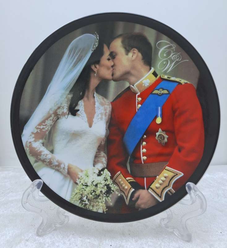 Plate To Commemorate the Royal Wedding of the Duke & Duchess of Cambridge 29th April 2011