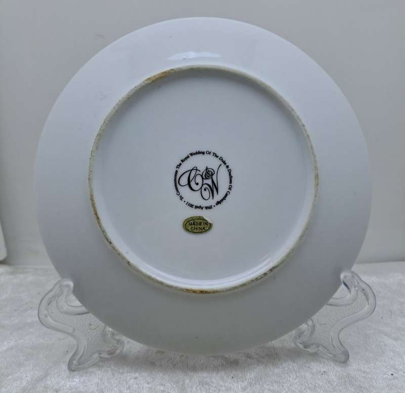 Plate To Commemorate the Royal Wedding of the Duke & Duchess of Cambridge 29th April 2011