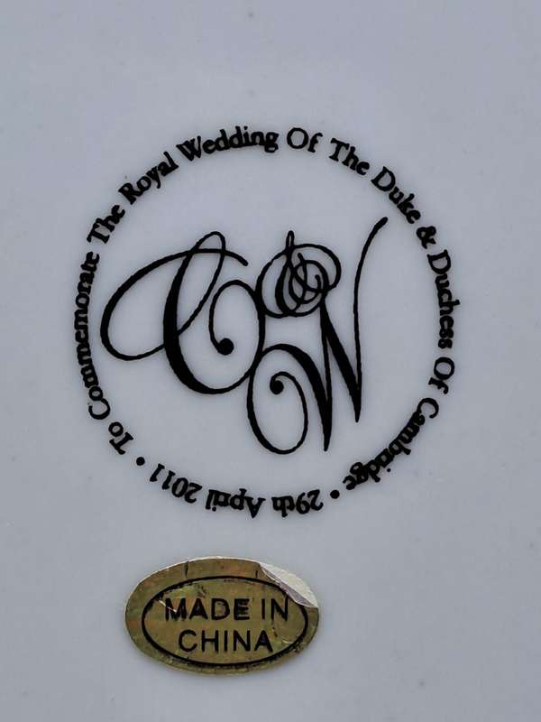 Plate To Commemorate the Royal Wedding of the Duke & Duchess of Cambridge 29th April 2011