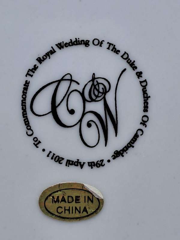 Plate To Commemorate the Royal Wedding of the Duke & Duchess of Cambridge 29th April 2011
