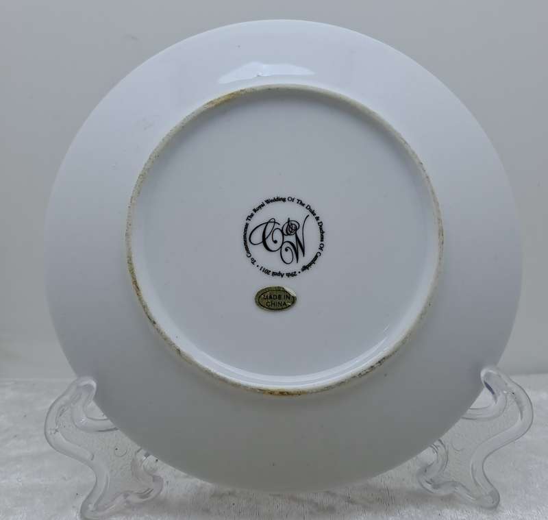 Plate To Commemorate the Royal Wedding of the Duke & Duchess of Cambridge 29th April 2011