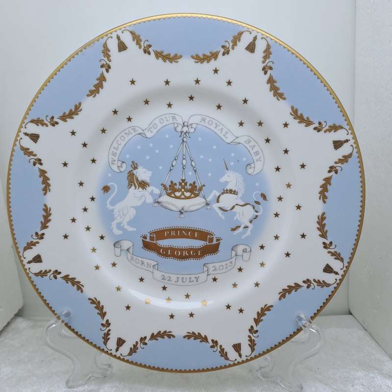 A Royal Collection Trust Plate to Commemorate the Birth of Prince George 22 July 2013.