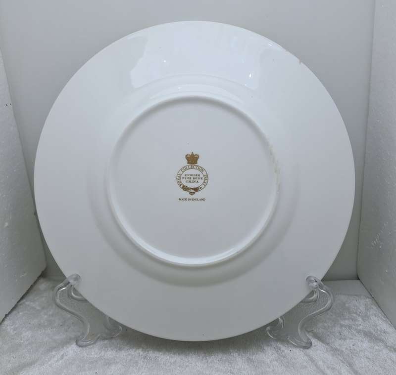 A Royal Collection Trust Plate to Commemorate the Birth of Prince George 22 July 2013.