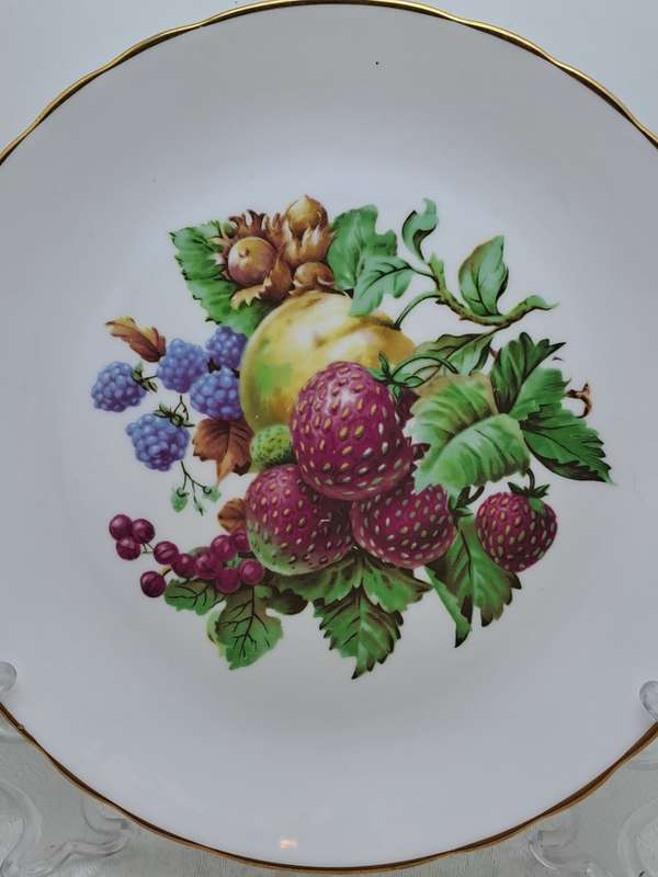 A Vintage TUSCAN Fine Bone China Fruit design Plate Made in England.