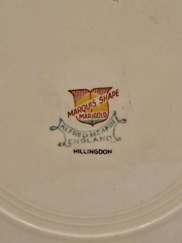 Vintage 1930`s Alfred Meakin Marquis Shape Marigold Dinner Plate Millingdon 23cm