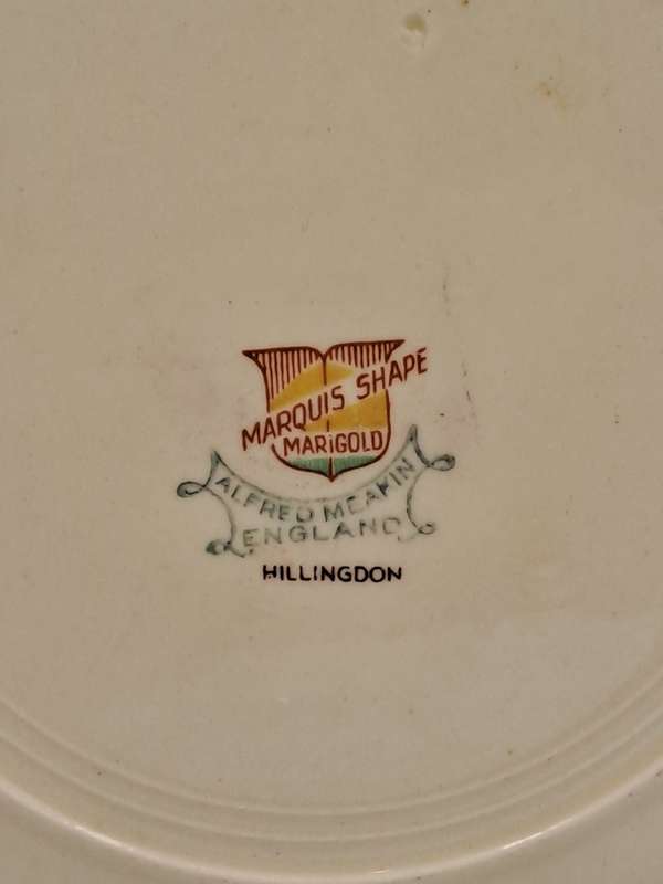 Vintage 1930`s Alfred Meakin Marquis Shape Marigold Dinner Plate Millingdon 23cm