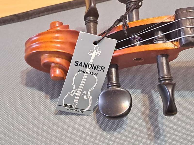 Sandner SV-2 4/4 Full Size Violin in Case -As New -made in Germany.
