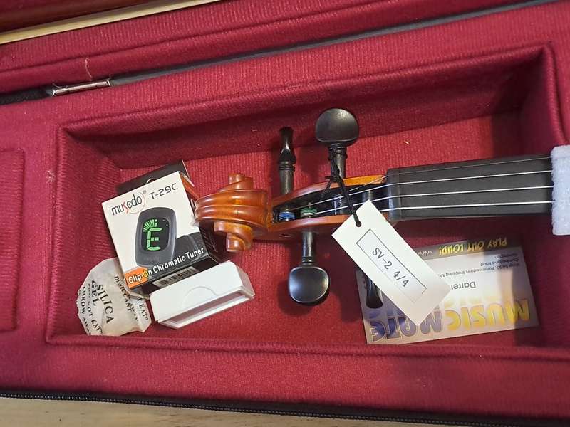 Sandner SV-2 4/4 Full Size Violin in Case -As New -made in Germany.