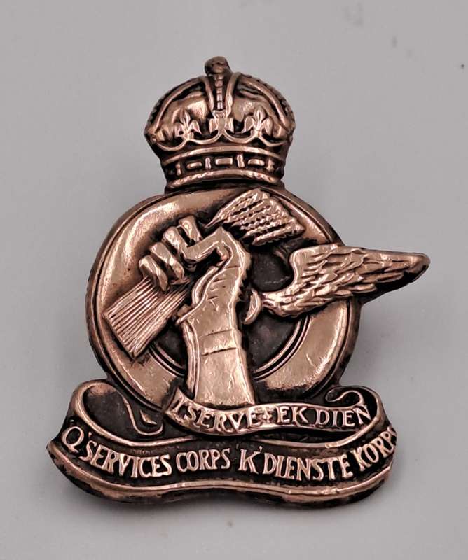 Suid Afrika K Dienste Korps `Ek dien` -South Africa Q Services Corps Badge`I Serve Cap Badge 45x40mm