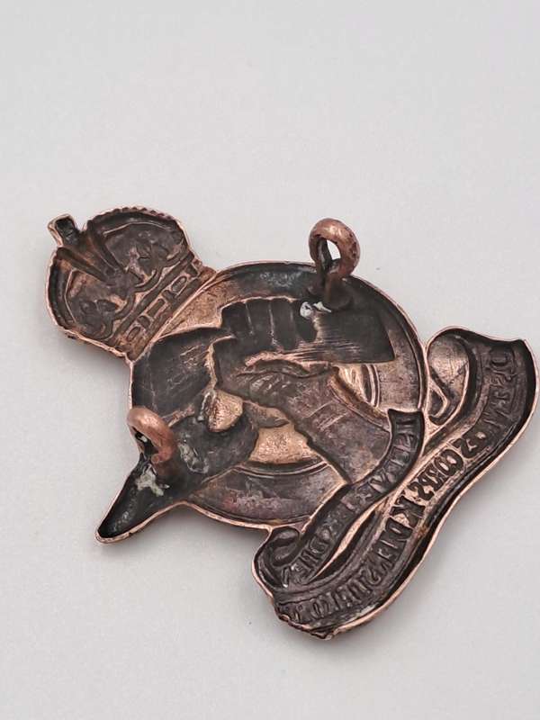 Suid Afrika K Dienste Korps `Ek dien` -South Africa Q Services Corps Badge`I Serve Cap Badge 45x40mm
