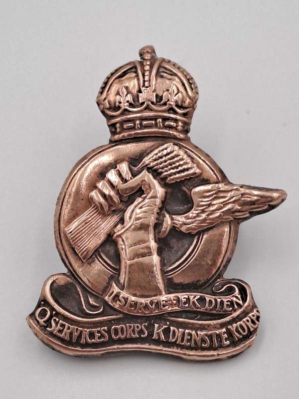 Suid Afrika K Dienste Korps `Ek dien` -South Africa Q Services Corps Badge`I Serve Cap Badge 45x40mm