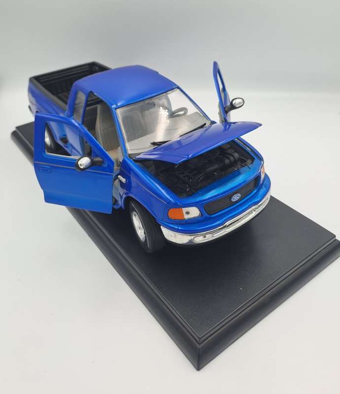 1999 Welly -Die-Cast - FORD F-150 Flareside Supercab Pick-up - Scale 1/18