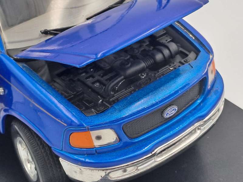 1999 Welly -Die-Cast - FORD F-150 Flareside Supercab Pick-up - Scale 1/18