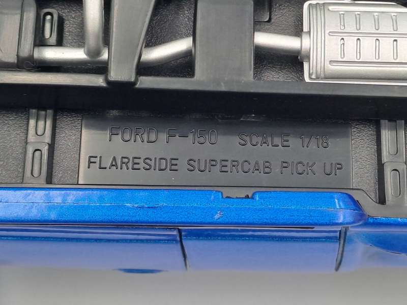 1999 Welly -Die-Cast - FORD F-150 Flareside Supercab Pick-up - Scale 1/18