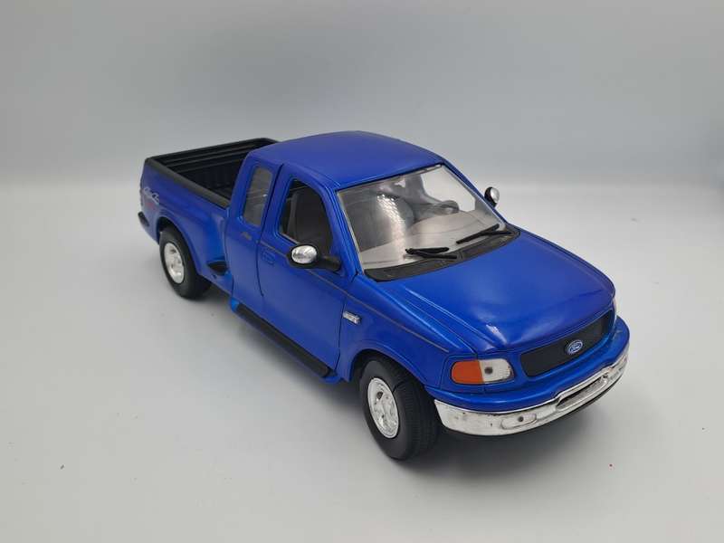 1999 Welly -Die-Cast - FORD F-150 Flareside Supercab Pick-up - Scale 1/18