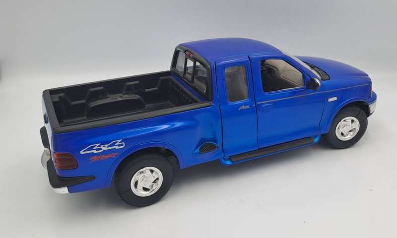 1999 Welly -Die-Cast - FORD F-150 Flareside Supercab Pick-up - Scale 1/18
