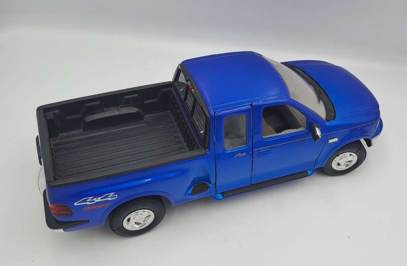 1999 Welly -Die-Cast - FORD F-150 Flareside Supercab Pick-up - Scale 1/18