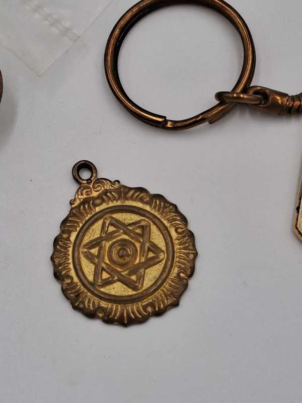 A Collection of Free Mason (Masonic) Items -Keyrings,Pins,Badges,Buckle