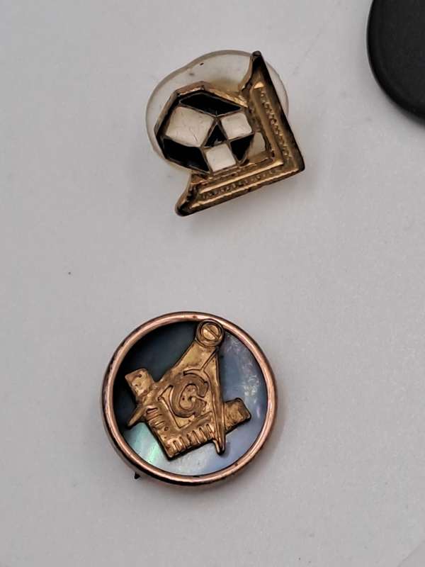 A Collection of Free Mason (Masonic) Items -Keyrings,Pins,Badges,Buckle