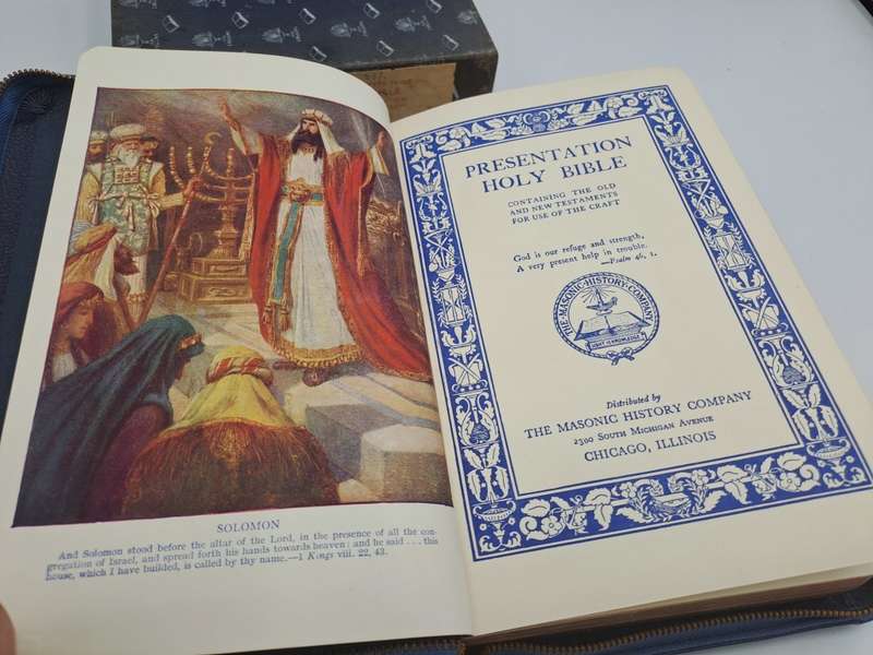 Collins Free Mason Bible -1951 - The Holy Bible -Free Masonary and The Bible -Mint condition_BOXED