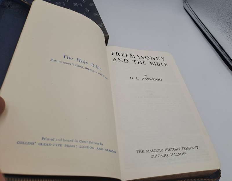 Collins Free Mason Bible -1951 - The Holy Bible -Free Masonary and The Bible -Mint condition_BOXED