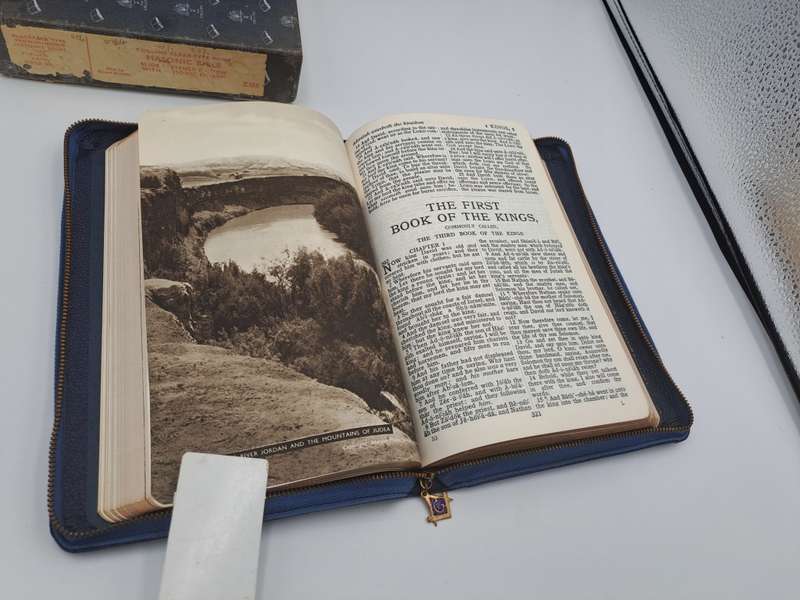 Collins Free Mason Bible -1951 - The Holy Bible -Free Masonary and The Bible -Mint condition_BOXED