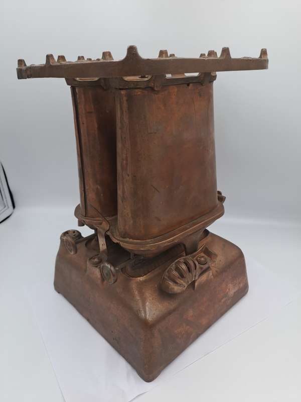 Early 1900`s Antique Cast Iron Twin Beatrice No 11 Kerosene stove -Copper plated
