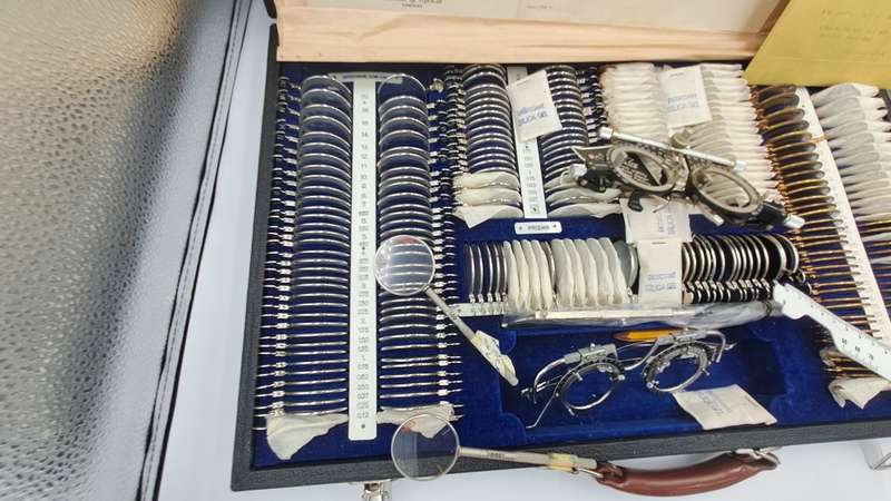 Large Vintage Oculus Optometrist / Ophthalmological Lens Kit Complete with Large Wallchart-Germany
