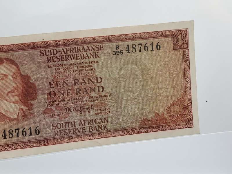 South Africa T.W. de Jongh 1975 One Rand Note Prefix B395 UNCIRCULATED