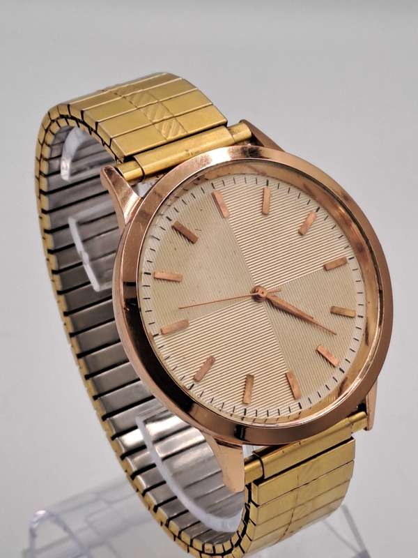 Pre-Owned Mens Gold Tone Fashion  Quartz Watch -Working- No Name