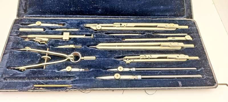Vintage Nestlers Techniker Drawing Drafting Set  Germany-in hard Case