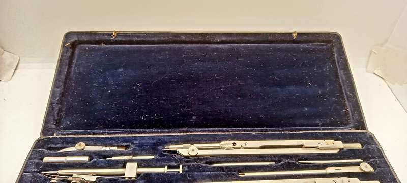 Vintage Nestlers Techniker Drawing Drafting Set  Germany-in hard Case
