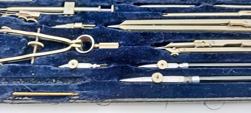 Vintage Nestlers Techniker Drawing Drafting Set  Germany-in hard Case