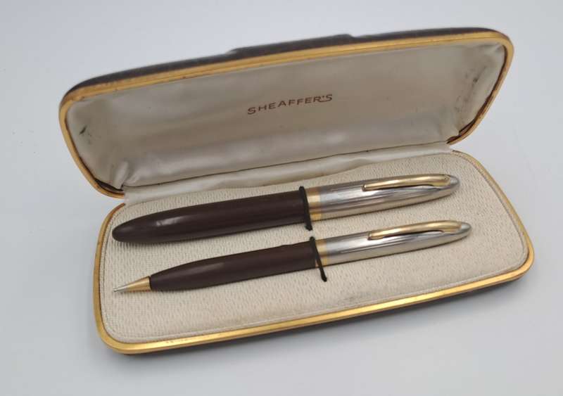 Vintage Sheaffer Fountain Pen with 14kt Gold Nib and Pencil USA - in nice case SEE CONDITION