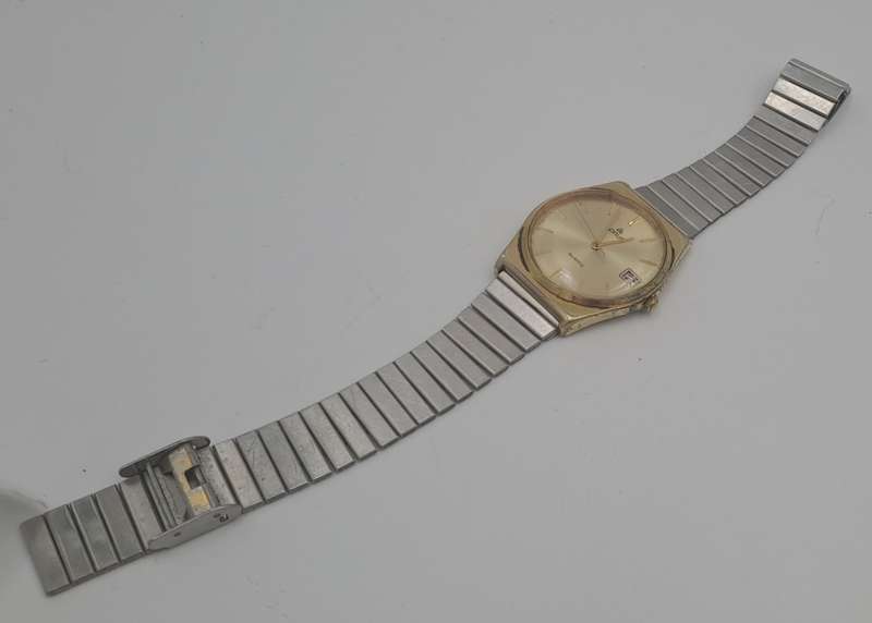Pre-Owned Vintage Mens Lorus Quartz Y142-8010 watch -Working