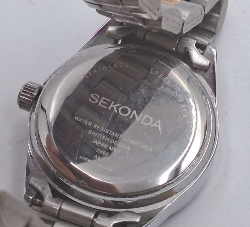 Pre-Owned Vintage SEKONDA Ladies Quartz Watch -working -SHORT strap Links missing