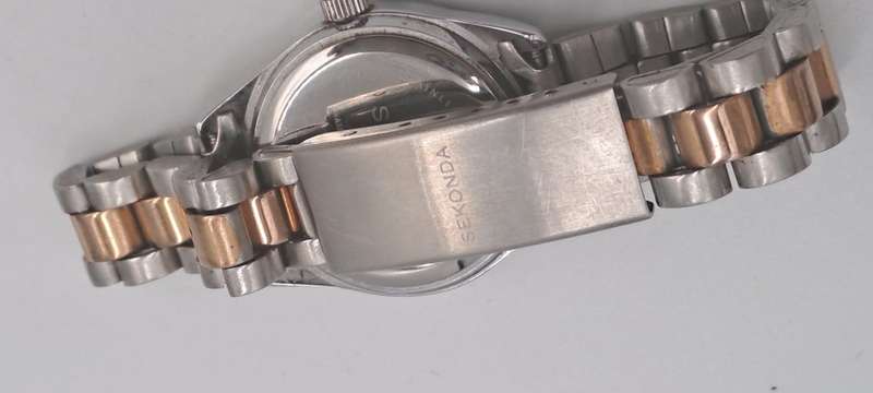 Pre-Owned Vintage SEKONDA Ladies Quartz Watch -working -SHORT strap Links missing