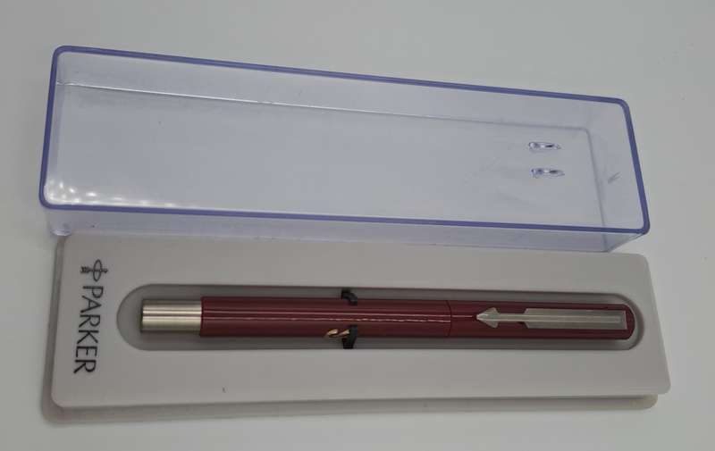 Pre-owned 2008 Parker Arrow Maroon Rollerball Pen  ..  In case , Ink still ok