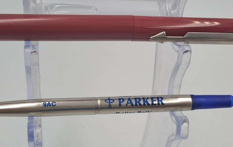 Pre-owned 2008 Parker Arrow Maroon Rollerball Pen  ..  In case , Ink still ok