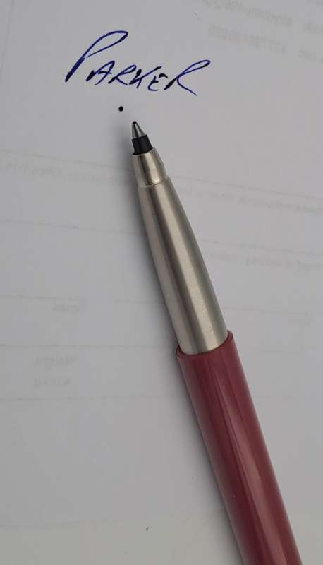 Pre-owned 2008 Parker Arrow Maroon Rollerball Pen  ..  In case , Ink still ok