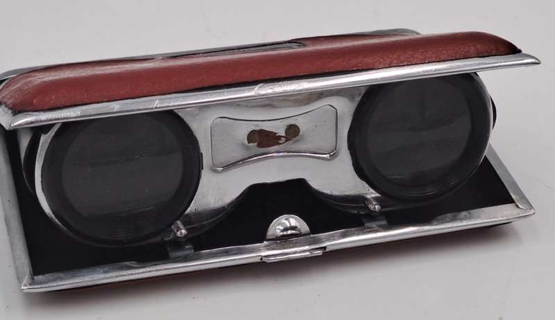 Vintage Fold Up Opera Theatre Sport Event Horse racing Glasses Binoculars