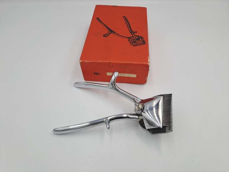 Vintage French Hair Clippers in Original Box -Good Condition