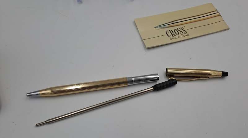 Vintage 1/20 10kt rolled gold Cross ballpoint point in Brown Hard case- ink is dry
