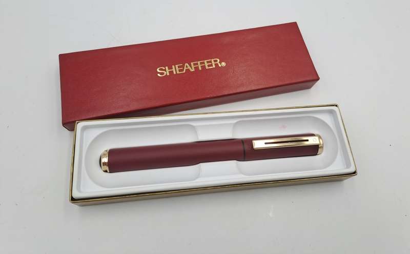Vintage Maroon Sheaffer Award Rollerball Pen in Case - Ink still Ok -  made in the USA