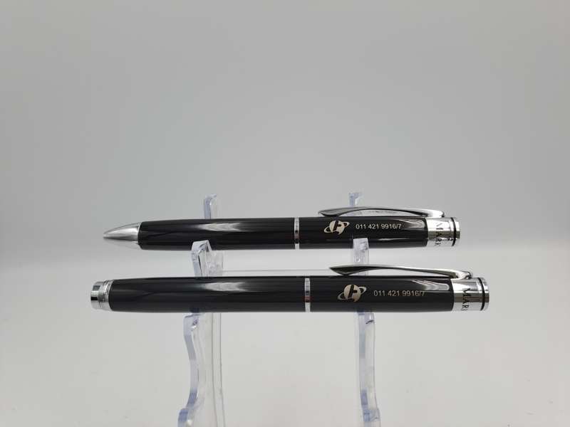 Pre-owned Mark Twain Luxury pen set with a company Logo boxed