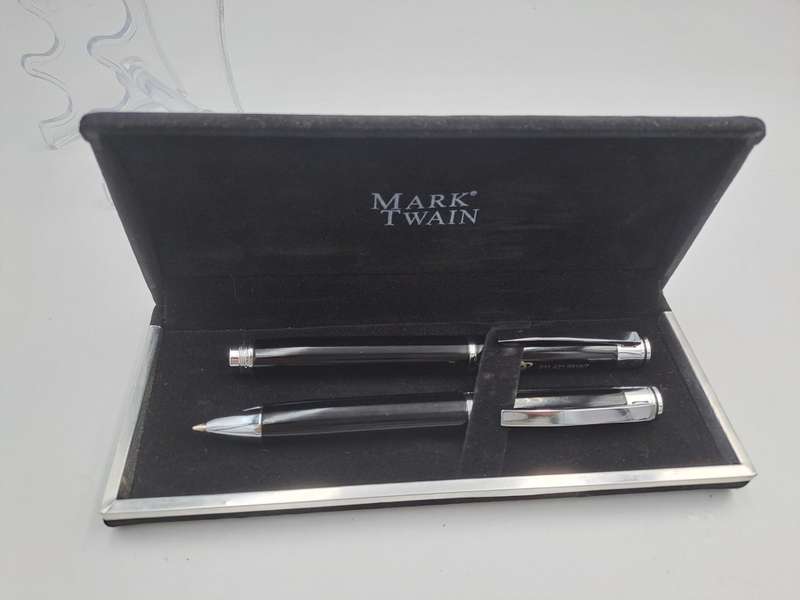 Pre-owned Mark Twain Luxury pen set with a company Logo boxed