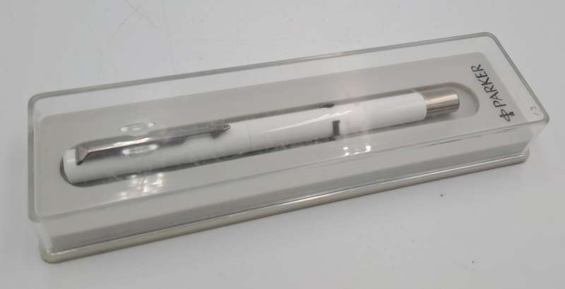 Pre-Owned White Parker Rollerball Pen - Need New Refill-in case