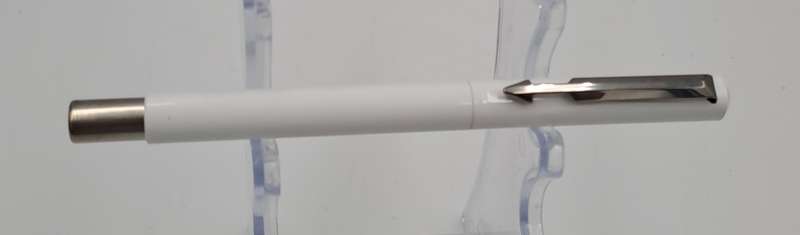 Pre-Owned White Parker Rollerball Pen - Need New Refill-in case