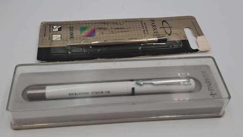 Vintage Branded White Parker Pen - no refill - will include a spare refill as in photos
