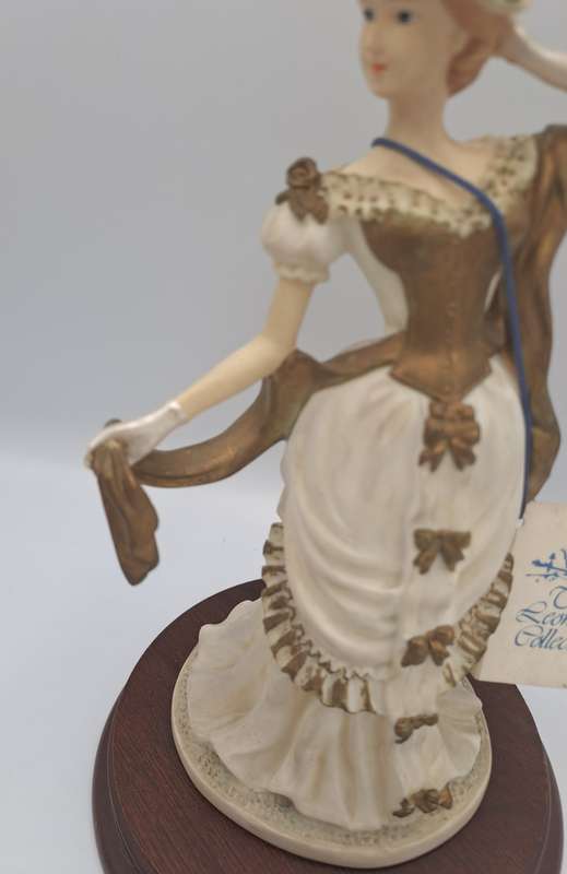 1993 The Leonardo Elite Collection THE PROMELADE Figurine with Certificate.